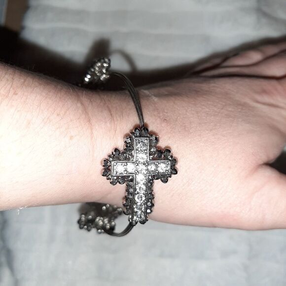 NWT cross bracelet   - Picture 5 of 6